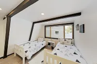 Modern Gambrel Cabin Near Ski Resorts - Chalets