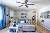 Lovely 2-Bedroom Rental Unit With Indoor Fireplace - Homestays