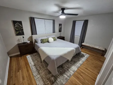 Quiet Centrally Located Close to Wasburn Private Drive Отели в г. Shawnee County