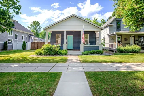 Beautiful Historic Home Near Lake & Downtown 코들레인 호텔