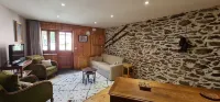 La Frisanfave. Maison Ancienne au Cœur du Village. Spacieuse et Confortable