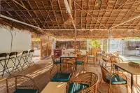 Earthy Hostel Morjim