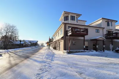 Lakeview Condo: Downtown Bayfield, Beach, Deck Hotels near Apostle Islands Rustic Makwa Den