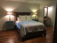 Natchez Trace Cabin Retreat on 5 acres