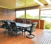 Offshore Beach House - Wi-fi & linen included