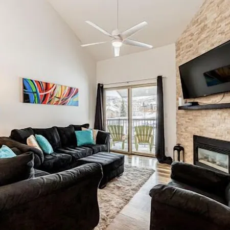Remodeled Condo with Breathtaking Mountain Views!