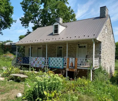 SPRINGHOUSE  1803 - UNIQUE HISTORIC HOME