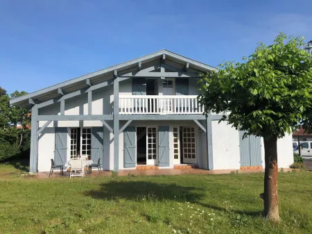 Belle Landaise between sea and lake Отели в г. Мимизан