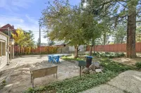 Beaver Street Bungalow w/AC, Fenced Yard, W/D, 4 Smart TVs, 1G WiFi, RV Parking.