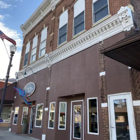 2 bedroom apartment in downtown Zumbrota.  Sleeps 4-6. Отели в г. Гудхью