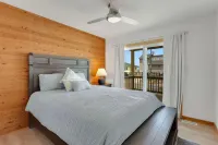 Gorgeous, Ocean View, 3 bedroom, 2 bathroom home in the heart of Kitty Hawk!