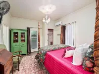 Lindley’s Little Gem-a cozy cottage close to the Silos Hotels near Waco Convention Center