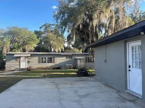 Beautiful Lake Front Retreat.