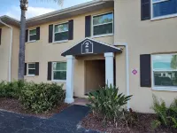 "Casita Playa" Our Super-Cute 1/1 Beach Getaway! 6 min from IRB! - 3-Star