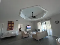 Charming 4-bedroom house with fishing deck  in lovely Cape Coral