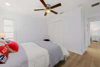 Sunny Oasis: Bright, Private and Beautiful Retreat!Magnolia Rentals