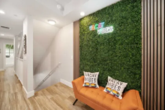 Vacay Vibes ~ Tropical Luxury Home in Mariners Club. Pools, Marina, Pickleball