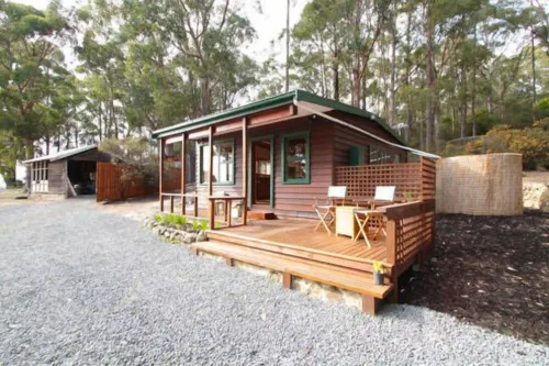 The Cabin-Wake up to the sound of native birdlife.