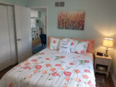 Wayside Guest House  Clean, Cozy, Comfortable, Convenient Hotels in Washington Township