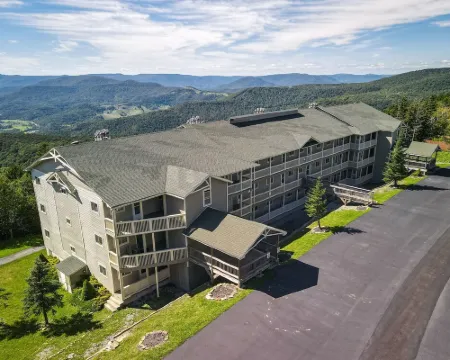 Newly Renovated Snowshoe Summit Condo 101A 3BR/2BA Near Ski Village W/Parking! Hotele w: Edray