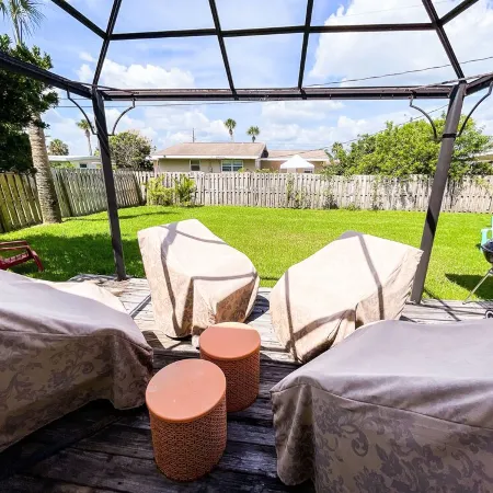 Funky Beach Bungalow. Premier location! Coolest place in town.