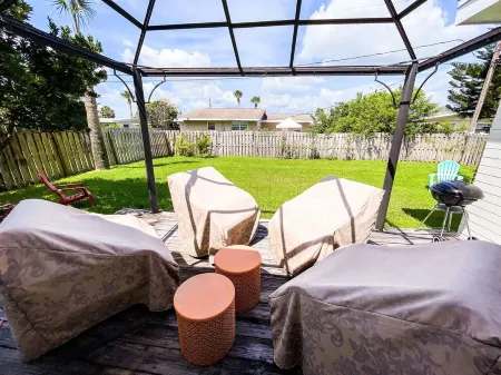 Funky Beach Bungalow. Premier location! Coolest place in town.