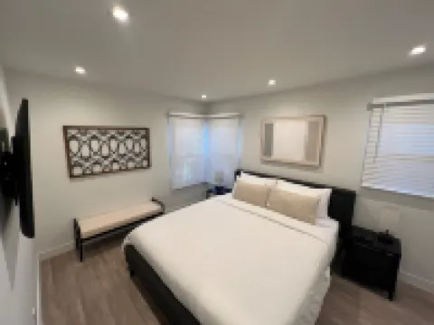 Stylish 2 Bedroom Home in Santa Monica