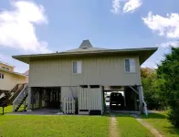 "The Beach Bucket" Beautiful Beach House located in Oak Island, NC