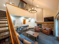 Fully Renovated Condo - Sleeps 9!