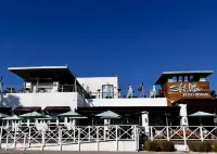 CLEAN AND BRIGHT BEACHFRONT COTTAGE. PERFECT FOR SMALL FAMILIES!