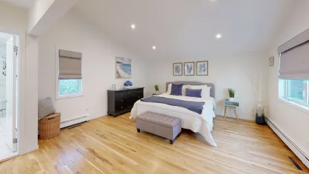 ⭐️Luxurious Hamptons Home Near Beach Heated Pool Wineries Golf Westhampton Beach