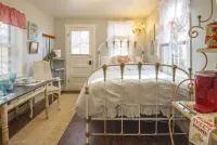 “SWEET ROSE” Cottage!  Vintage Glam!  GOG, Horses, Manitou!