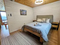 Unbelievably Scenic Mountainside Cabin
