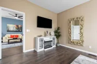 Spacious fully remodeled king size bed apartmentSleeps four Hotel a Erie