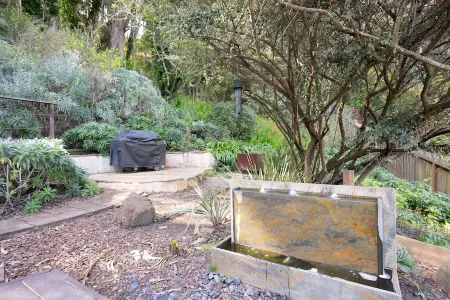 Hot Tub Overlooking Ocean!