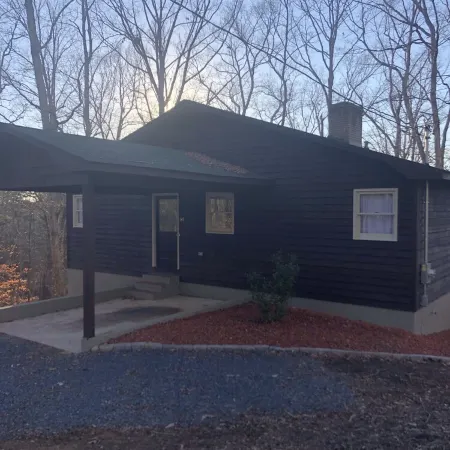 Lake Escape on Lake Tillery / Gated Community / High Speed Internet