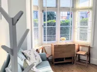 Charming 2 br apartment next to worthing station, close to town and seafront Hotel a Worthing