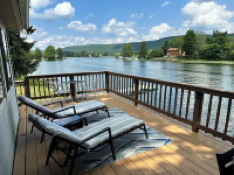 Lakefront Cottage on Little York Lake - Kayaks, Firepit and Ski Song Mtn 8 Min
