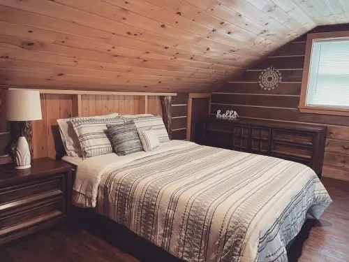 Lake, Swimming Pond on Property, Hot Tub, Fire Pit, Grill and More, Pet Friendly