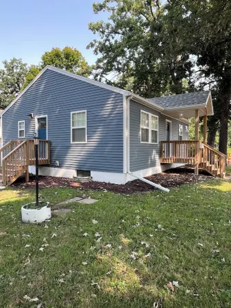 Remodeled home close to lake and walking trails Отели в г. Альберт-Ли