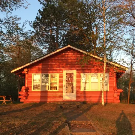 Peaceful Vintage 1920's Lakefront Red Log Cabin