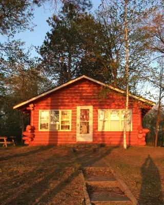 Peaceful Vintage 1920's Lakefront Red Log Cabin