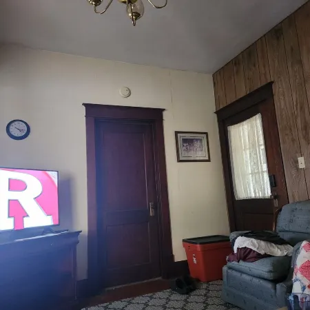 Comfortable house with room for the gang! Perfect for hunting/fishing getaways Отели в г. Рослин