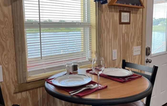 鷹湖畔山林小屋
