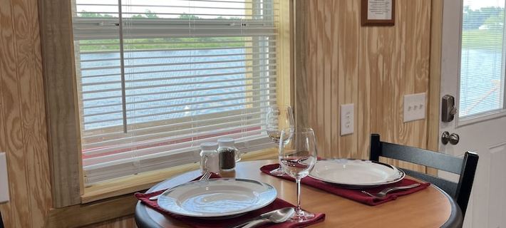 Lakefront Eagle Lodge Hotels in Hunt County
