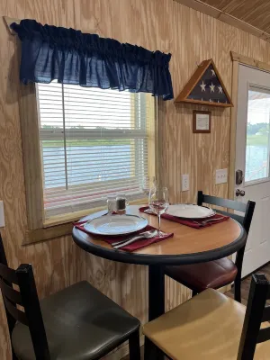 Lakefront Eagle Lodge