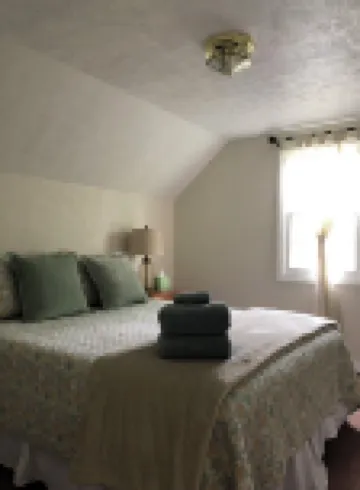 Minutes from New River Gorge!  Country setting - great for families and friends!