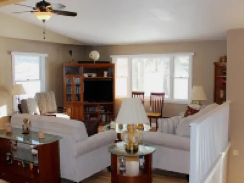 * On the Wine Trail * Near Giant City & Shawnee Forest! * Wi-Fi * Hotels in Union County
