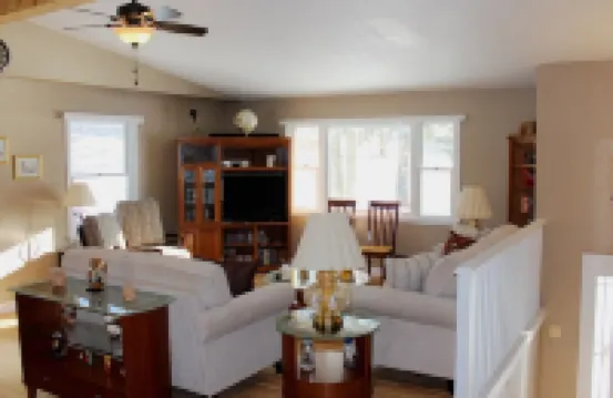 * On the Wine Trail * Near Giant City & Shawnee Forest! * Wi-Fi *