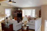 * On the Wine Trail * Near Giant City & Shawnee Forest! * Wi-Fi *